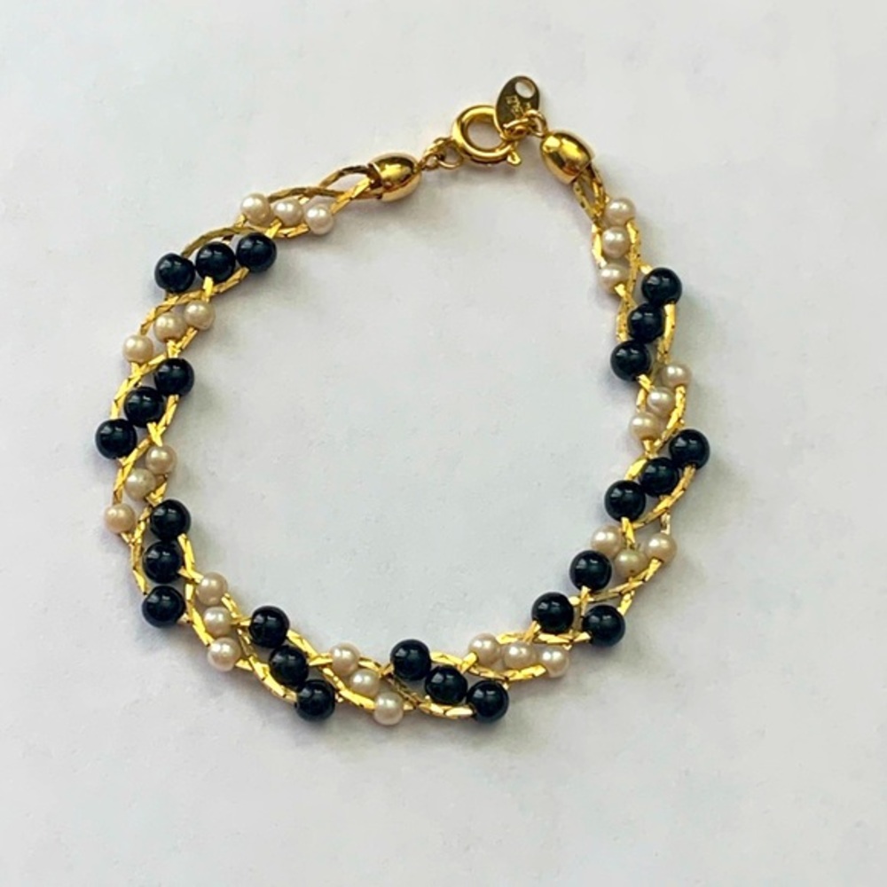 Vintage trifari black and white seed bead bracelet